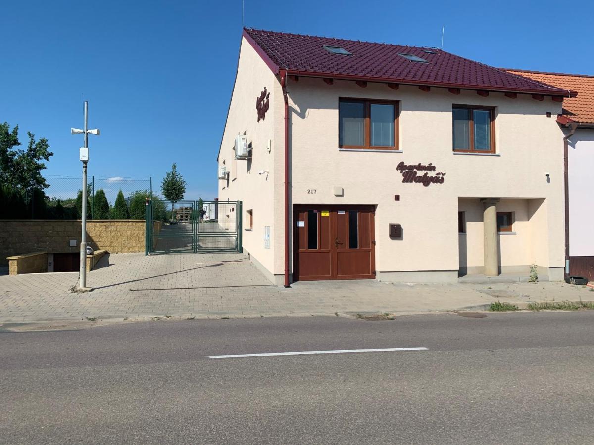 Apartman Matyas Drnholec Exterior photo