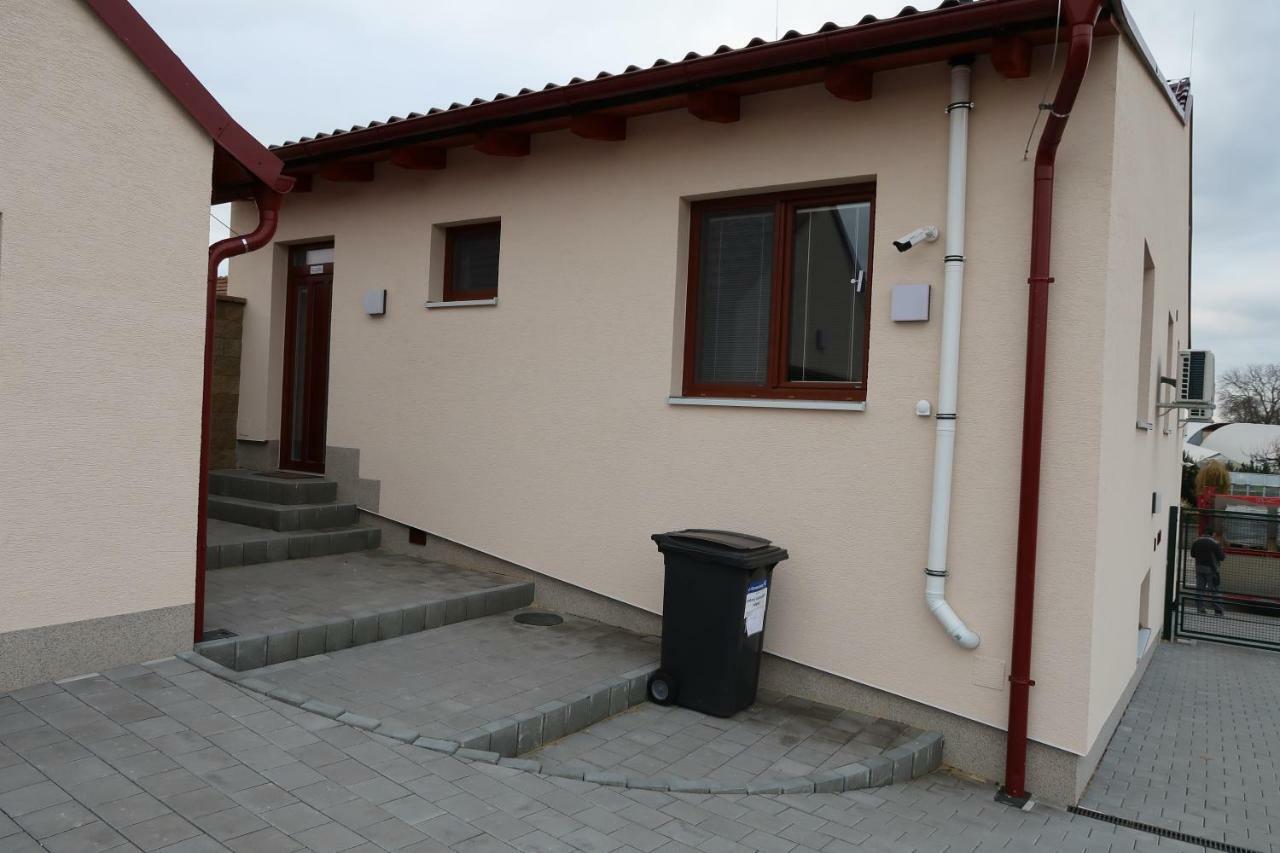 Apartman Matyas Drnholec Exterior photo