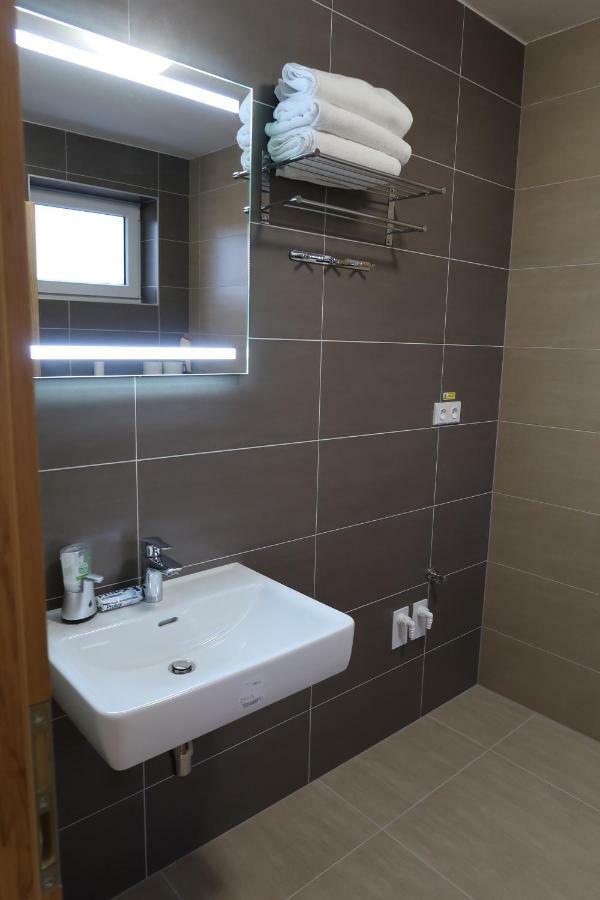 Apartman Matyas Drnholec Exterior photo